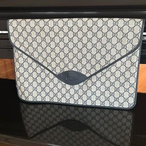 Unisex Vintage Gucci Portfolio in Excellent Vintage Condition